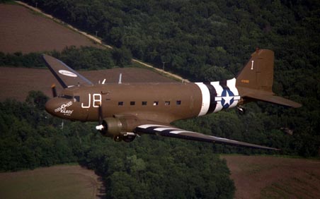 douglas_dc-3-2.jpg, 27K